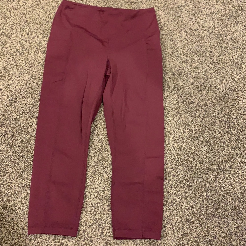Magenta capris leggings